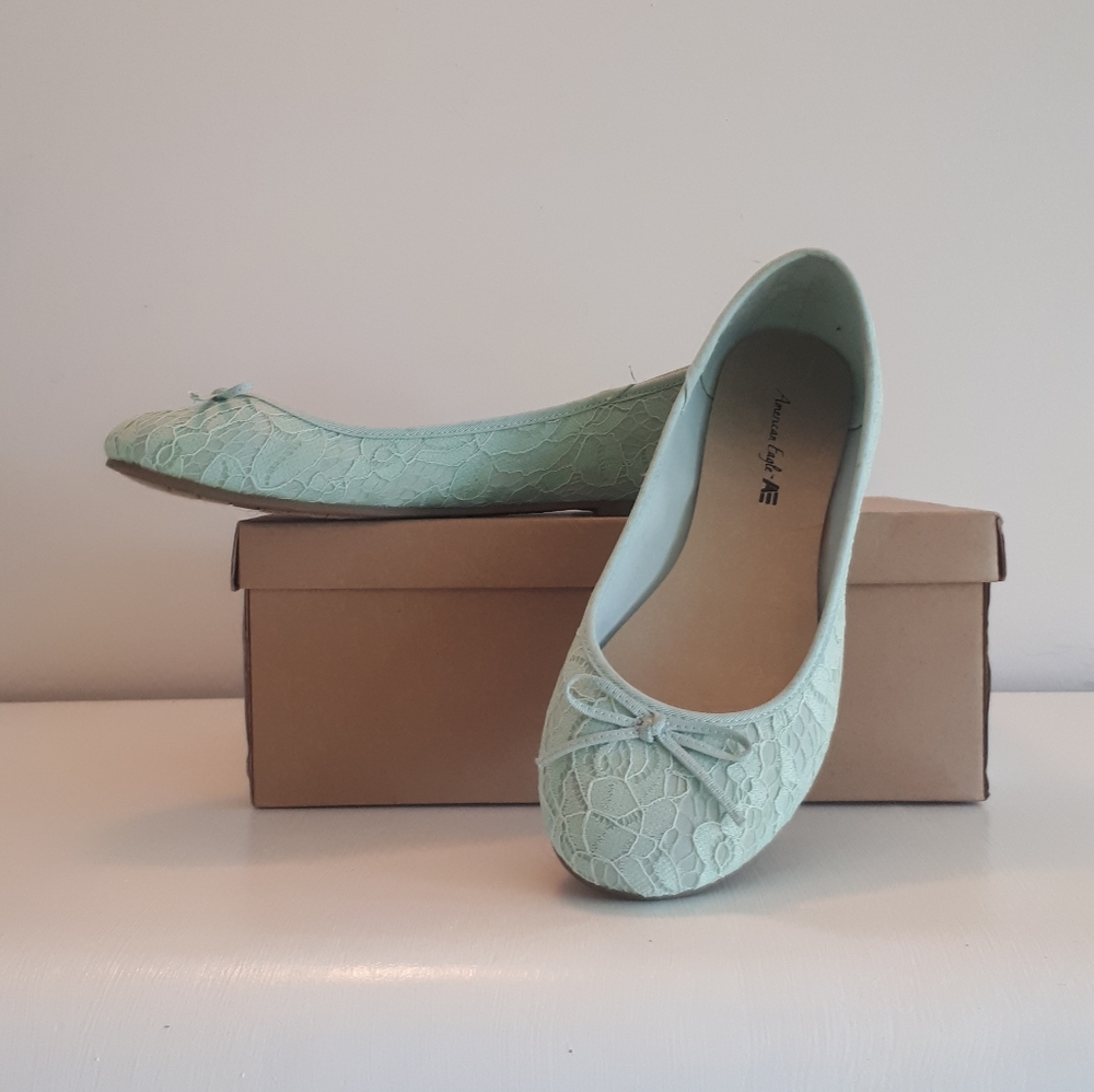 American Eagle lace flats